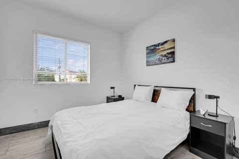 Townhouse in Miami, Florida 3 bedrooms № 1937546 - photo 10