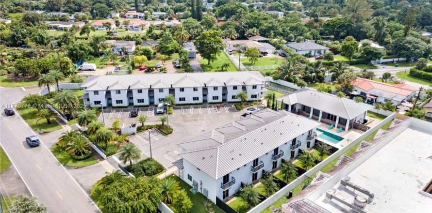 Townhouse in Miami, Florida 3 bedrooms № 1937546