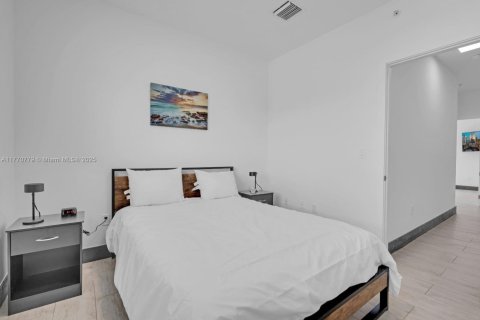 Townhouse in Miami, Florida 3 bedrooms № 1937546 - photo 13