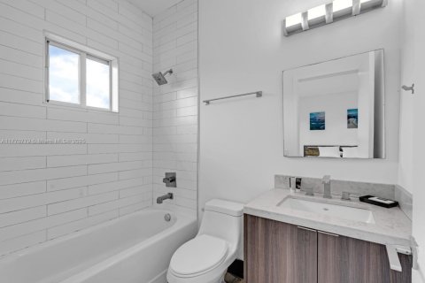 Townhouse in Miami, Florida 3 bedrooms № 1937546 - photo 7
