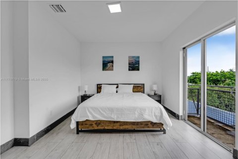 Townhouse in Miami, Florida 3 bedrooms № 1937546 - photo 15
