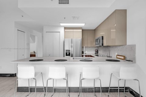 Townhouse in Miami, Florida 3 bedrooms № 1937546 - photo 9