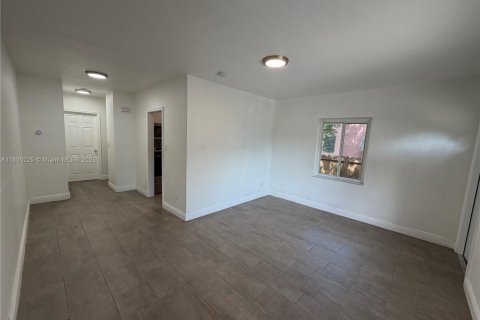 Villa ou maison à louer à Miami, Floride: 1 chambre, 115.94 m2 № 1946908 - photo 3