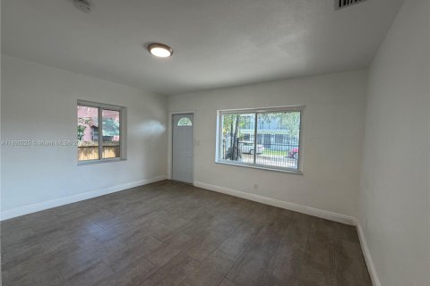 Villa ou maison à louer à Miami, Floride: 1 chambre, 115.94 m2 № 1946908 - photo 2