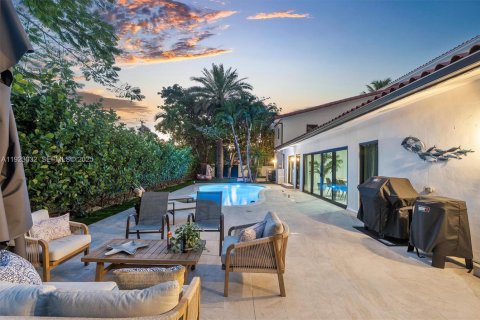 House in Miami Shores, Florida 5 bedrooms, 347.36 sq.m. № 1986697 - photo 14