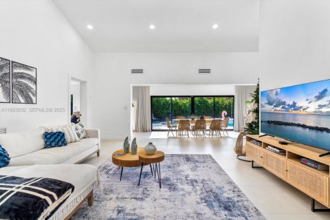 House in Miami Shores, Florida 5 bedrooms, 347.36 sq.m. № 1986697 - photo 28