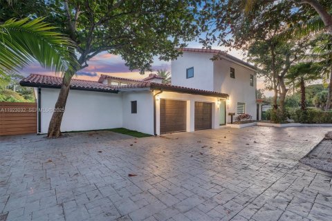 House in Miami Shores, Florida 5 bedrooms, 347.36 sq.m. № 1986697 - photo 5