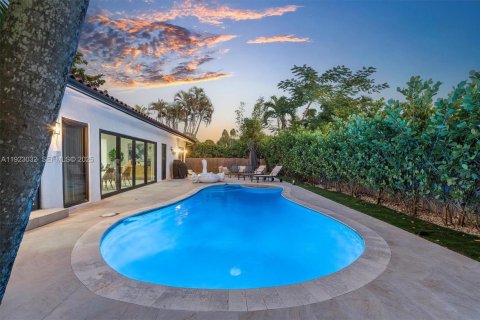 House in Miami Shores, Florida 5 bedrooms, 347.36 sq.m. № 1986697 - photo 9