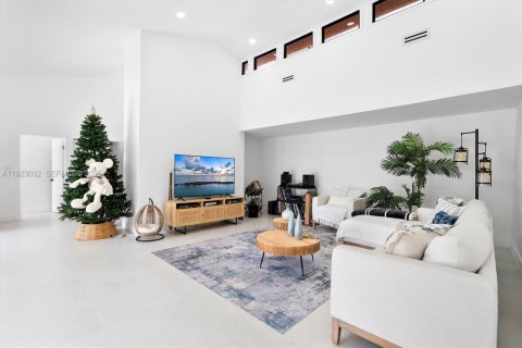 House in Miami Shores, Florida 5 bedrooms, 347.36 sq.m. № 1986697 - photo 23