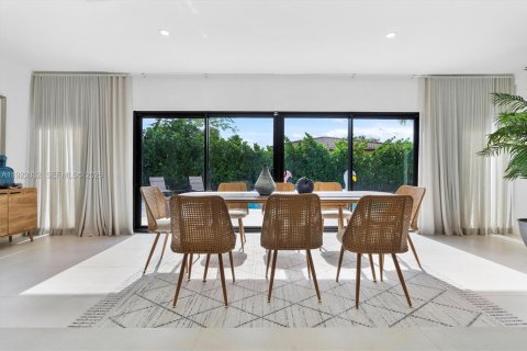 House in Miami Shores, Florida 5 bedrooms, 347.36 sq.m. № 1986697 - photo 30