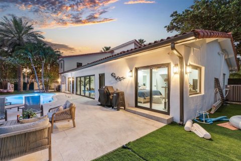 House in Miami Shores, Florida 5 bedrooms, 347.36 sq.m. № 1986697 - photo 13
