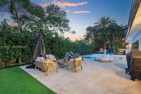 House in Miami Shores, Florida 5 bedrooms, 347.36 sq.m. № 1986697 - photo 10