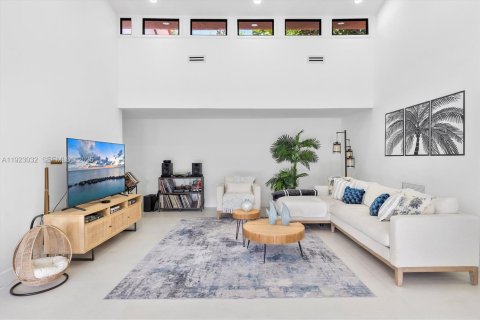 House in Miami Shores, Florida 5 bedrooms, 347.36 sq.m. № 1986697 - photo 24