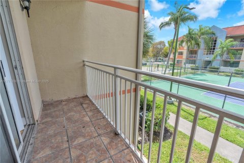Condo in Hialeah, Florida, 2 bedrooms  № 1713772 - photo 25