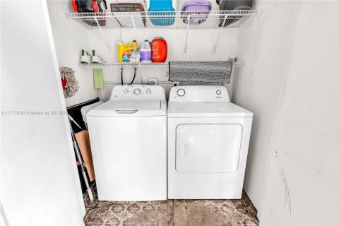 Condo in Hialeah, Florida, 2 bedrooms  № 1713772 - photo 28