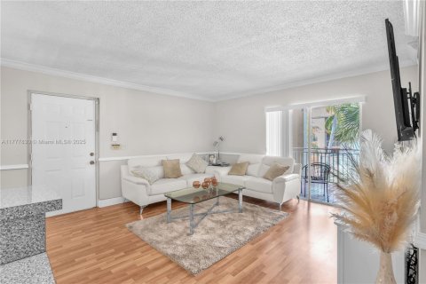 Condo in Hialeah, Florida, 2 bedrooms  № 1713772 - photo 16