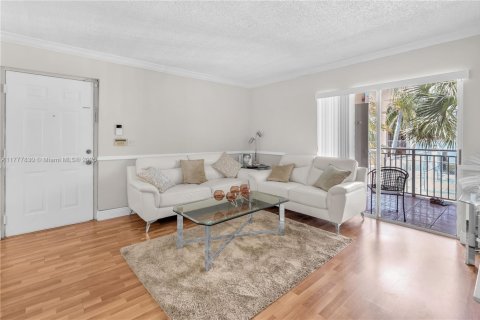 Condo in Hialeah, Florida, 2 bedrooms  № 1713772 - photo 8