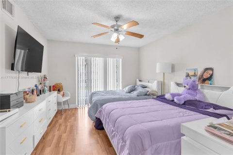 Condo in Hialeah, Florida, 2 bedrooms  № 1713772 - photo 21