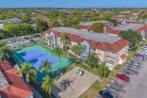 Condo in Hialeah, Florida, 2 bedrooms  № 1713772 - photo 2