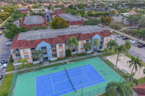 Condo in Hialeah, Florida, 2 bedrooms  № 1713772 - photo 5