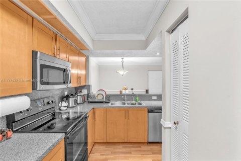 Condo in Hialeah, Florida, 2 bedrooms  № 1713772 - photo 13