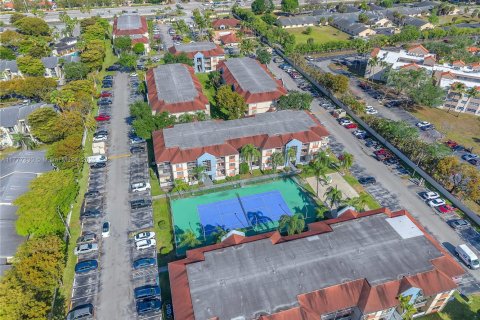 Condo in Hialeah, Florida, 2 bedrooms  № 1713772 - photo 4