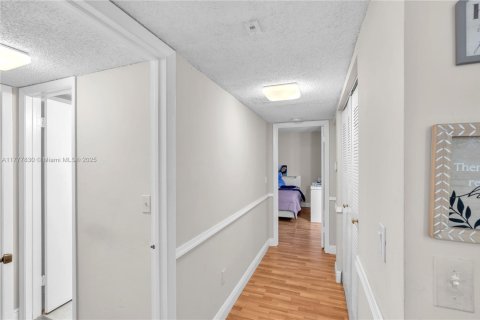 Condo in Hialeah, Florida, 2 bedrooms  № 1713772 - photo 15