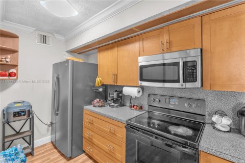 Condo in Hialeah, Florida, 2 bedrooms  № 1713772 - photo 14