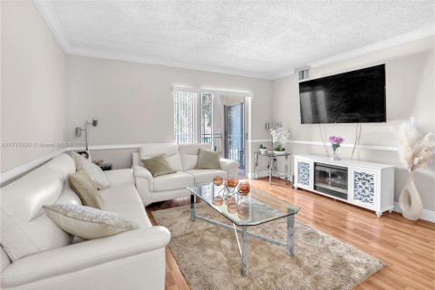 Condo in Hialeah, Florida, 2 bedrooms  № 1713772 - photo 7