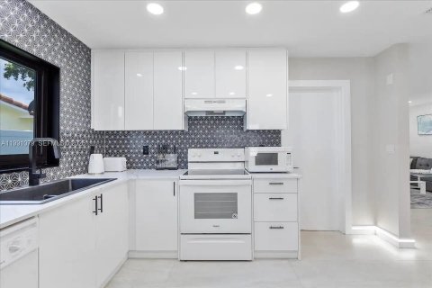 Villa ou maison à vendre à Dania Beach, Floride: 2 chambres, 125.05 m2 № 2062640 - photo 5