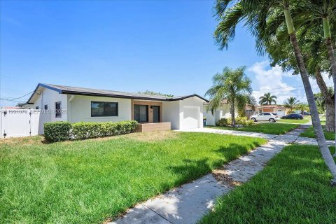 Villa ou maison à vendre à Dania Beach, Floride: 2 chambres, 125.05 m2 № 2062640 - photo 3