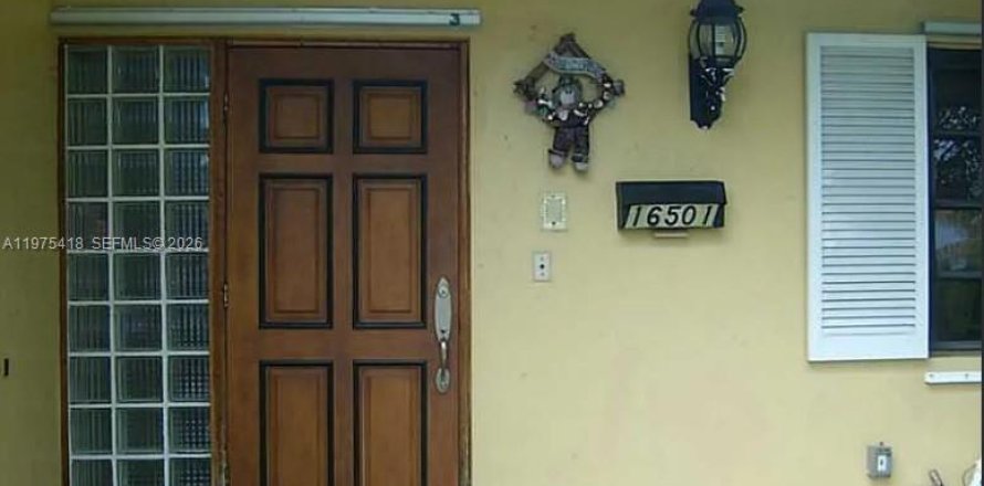 Дом в Майами, Флорида 3 спальни, 142.7м2 № 2038445