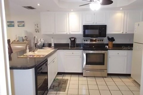 Condominio en venta en Madeira Beach, Florida, 1 dormitorio, 78.04 m2 № 1816721 - foto 7