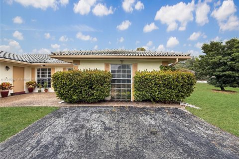 Casa en venta en Coral Springs, Florida, 3 dormitorios, 172.05 m2 № 2002349 - foto 2