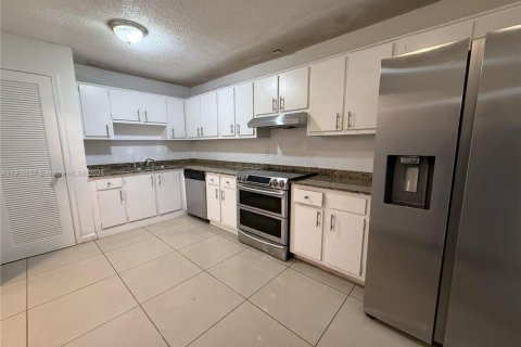 Casa en venta en Coral Springs, Florida, 3 dormitorios, 172.05 m2 № 2002349 - foto 6