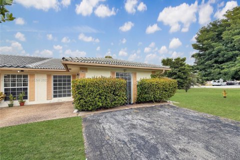 Casa en Coral Springs, Florida 3 dormitorios, 172.05 m2 № 2002349