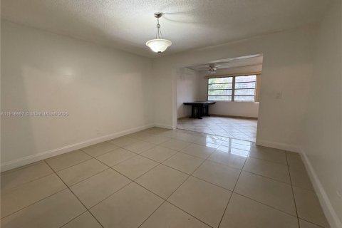 Casa en venta en Coral Springs, Florida, 3 dormitorios, 172.05 m2 № 2002349 - foto 5