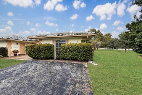 Casa en venta en Coral Springs, Florida, 3 dormitorios, 172.05 m2 № 2002349 - foto 3