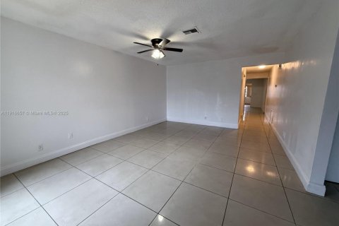 Casa en venta en Coral Springs, Florida, 3 dormitorios, 172.05 m2 № 2002349 - foto 4