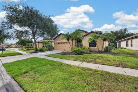 House in Apollo Beach, Florida 2 bedrooms, 179.58 sq.m. № 2391512 - photo 8