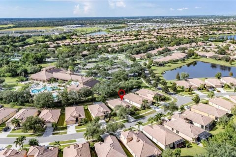 House in Apollo Beach, Florida 2 bedrooms, 179.58 sq.m. № 2391512 - photo 3