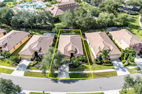House in Apollo Beach, Florida 2 bedrooms, 179.58 sq.m. № 2391512 - photo 4