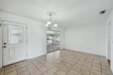 House in Winter Haven, Florida 3 bedrooms, 121.24 sq.m. № 1681555 - photo 22
