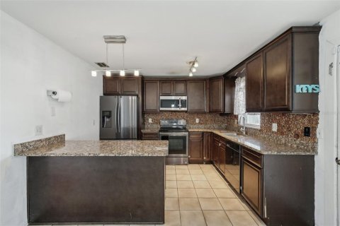 House in Winter Haven, Florida 3 bedrooms, 121.24 sq.m. № 1681555 - photo 14