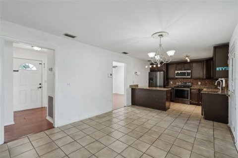 House in Winter Haven, Florida 3 bedrooms, 121.24 sq.m. № 1681555 - photo 11