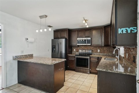 House in Winter Haven, Florida 3 bedrooms, 121.24 sq.m. № 1681555 - photo 13