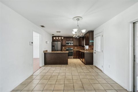 House in Winter Haven, Florida 3 bedrooms, 121.24 sq.m. № 1681555 - photo 10