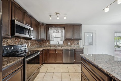 House in Winter Haven, Florida 3 bedrooms, 121.24 sq.m. № 1681555 - photo 19