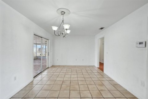House in Winter Haven, Florida 3 bedrooms, 121.24 sq.m. № 1681555 - photo 21
