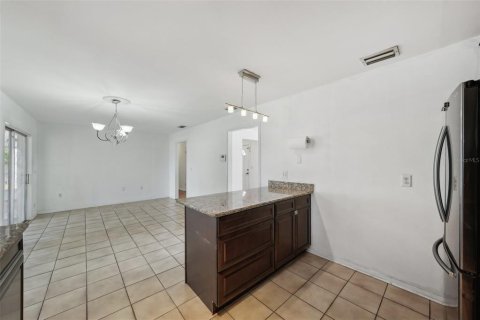 House in Winter Haven, Florida 3 bedrooms, 121.24 sq.m. № 1681555 - photo 16